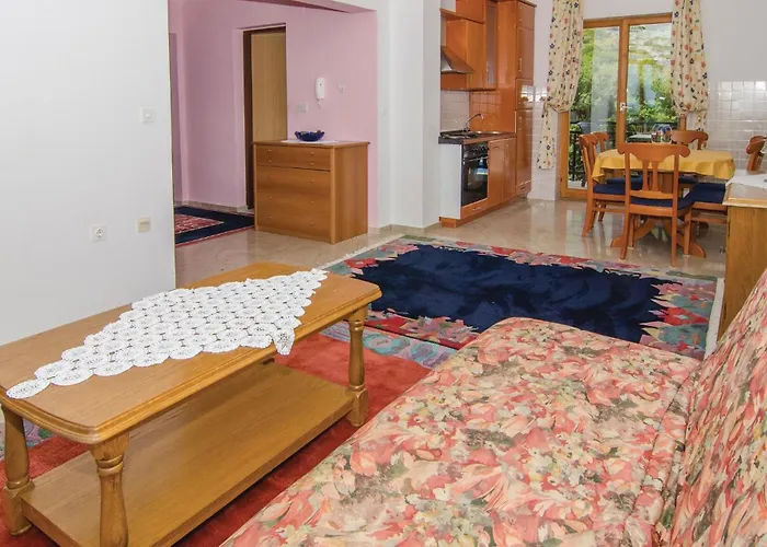 شقة 2 Bedroom Gorgeous In أوروبيتش