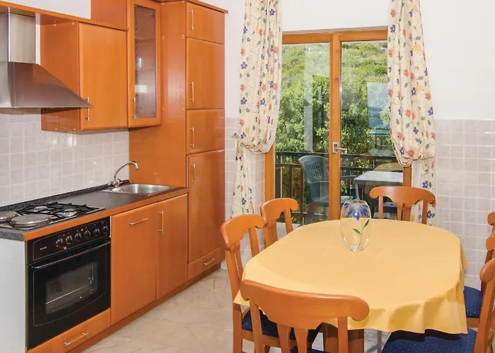 شقة 2 Bedroom Gorgeous In أوروبيتش