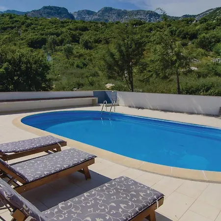 Apartment Awesome Apartment In Orebic With Sauna *